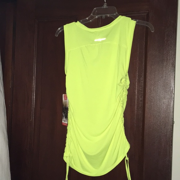 NWT neon yellow workout top - Picture 3 of 5